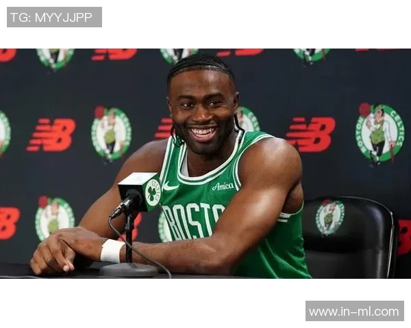 杰伦布朗调侃普理查德偷技中距离命中率飙升助力球队胜利