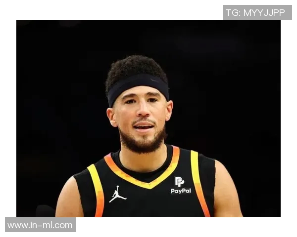 布克称赞格林能减轻压力认为其天赋极高助力球队表现